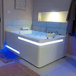 Sauna King Size Bed & Equipped Kitchen * Armentières
