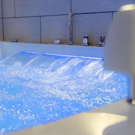 Apartment Sauna King Size Bed & Equipped Kitchen Armentières