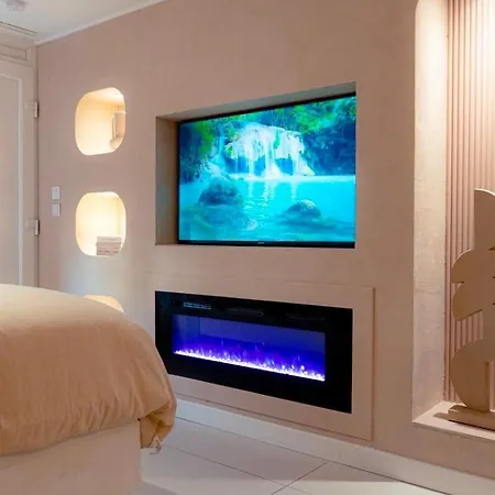 Sauna King Size Bed & Equipped Kitchen *