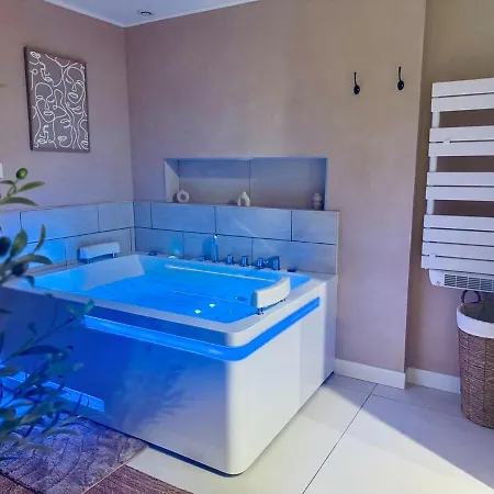 Sauna King Size Bed & Equipped Kitchen * Armentières