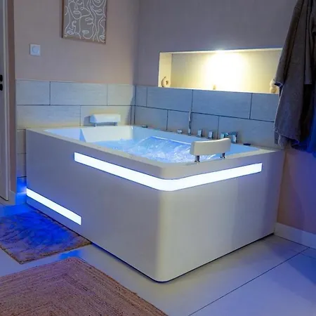 Sauna King Size Bed & Equipped Kitchen * Armentières